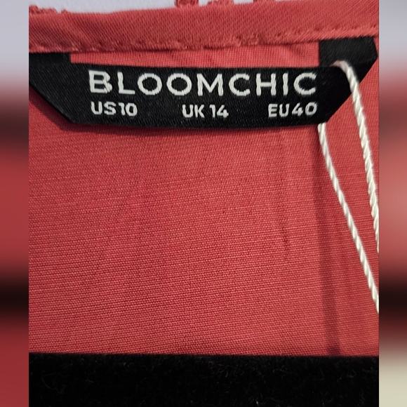 BloomChic Plain V Neck Floral Patchwork Blouse - Picture 4 of 7